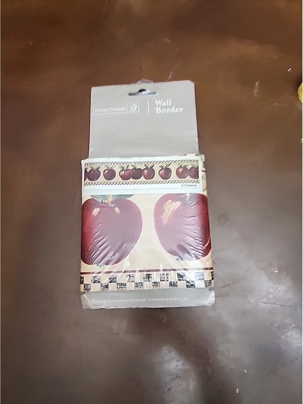 NEW Home Trends WALLPAPER BORDER Apple Gingham 5.25
